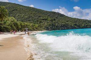 Large waves on Trunk Bay beach