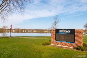 Lakemoor Sign at Lily Lake