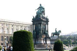 Courtyard statue at Museumsplatz (Maria Theresia)