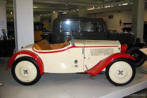 Old car inside Deutsches Museum