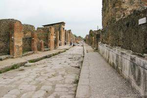 Pompeii street