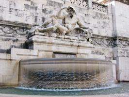 Next: Fountain at base of Monumento Vittorio Emanuele