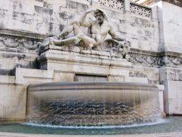 Fountain at base of Monumento Vittorio Emanuele