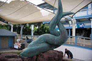 Eel sculpture