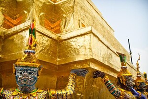 Khon figures guarding a stupa