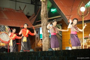 Traditional Thai dancers