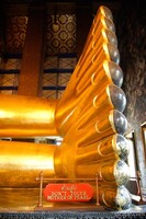 Enormous gold Reclining Buddha at Wat Pho