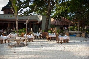 Restaurants were on the beach too