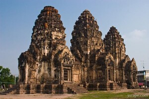 Phra Prang Sam Yot