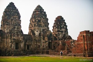 Phra Prang Sam Yot