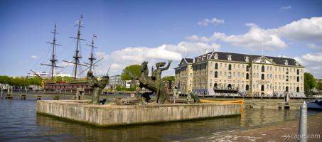Fountain and Netherlands Maritime Museum