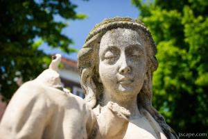 Statue with missing hand and head