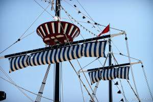 Tour boat, pirate style