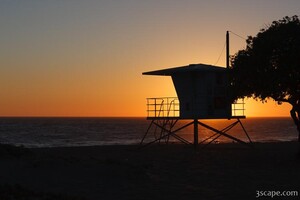 Lifeguard shack at sunset at Leo Carrillo State Beach