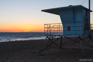 Lifeguard shack at sunset at Leo Carrillo State Beach