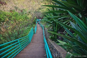 Stairway down to Mokuleia Bay beach