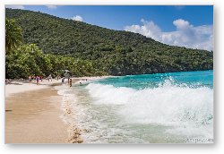 License: Large waves on Trunk Bay beach