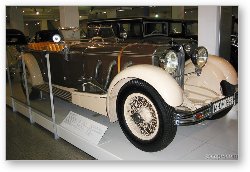 License: Old car inside Deutsches Museum