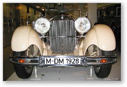 License: Old car inside Deutsches Museum