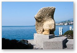 License: Sculpture on Lake Geneva (Montreux)