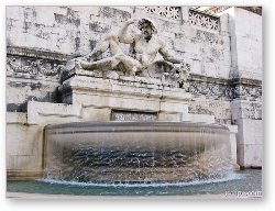 License: Fountain at base of Monumento Vittorio Emanuele