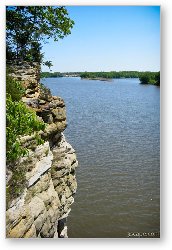 License: The Illinois River looking from Starved Rock State Park