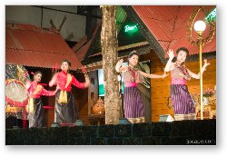 License: Traditional Thai dancers
