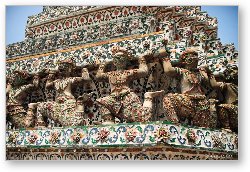 License: Khon figures holding up Wat Arun