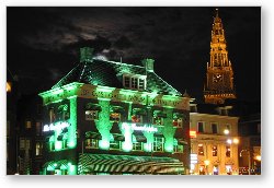 License: The Grasshopper bar and Old Church (Oudekerk) at night