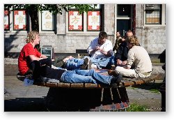 License: Teens hanging out in Nieuwmarkt