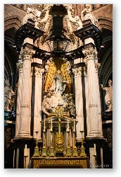 License: Enourmous columns on the altar