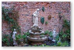 License: Fountain and sculptures tucked away in an alley