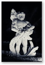 License: Large statue in black and white