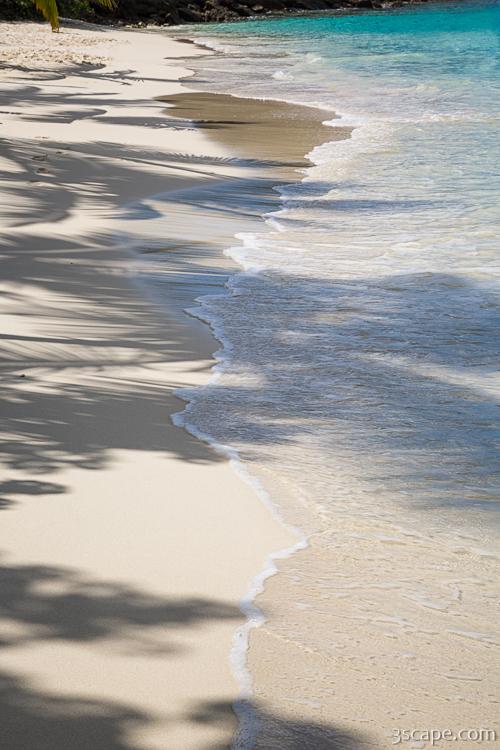 Clean white sand on Salomon Beach