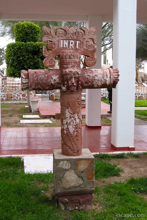 Cross in the La Pinta courtyard