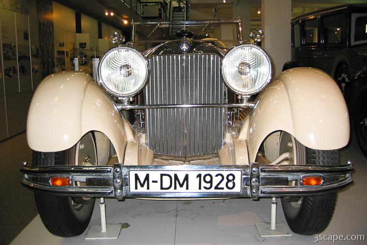 Old car inside Deutsches Museum