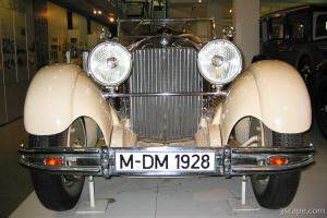 Old car inside Deutsches Museum