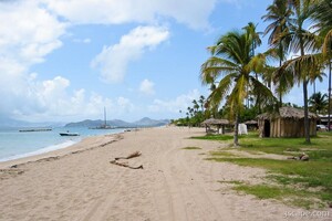Pinney's Beach, Nevis