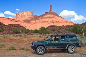 Jeep near Priest and Nuns (left), Castle Rock (Castleton Tower) on right