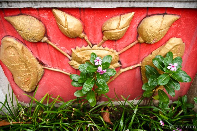 Wat Saen Fang wall decoration