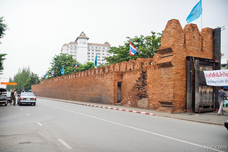 The wall and gateway to old Chiang Mai