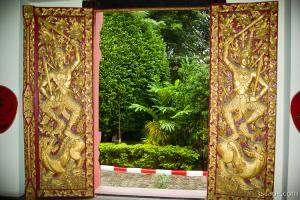 Wat Phan On doors