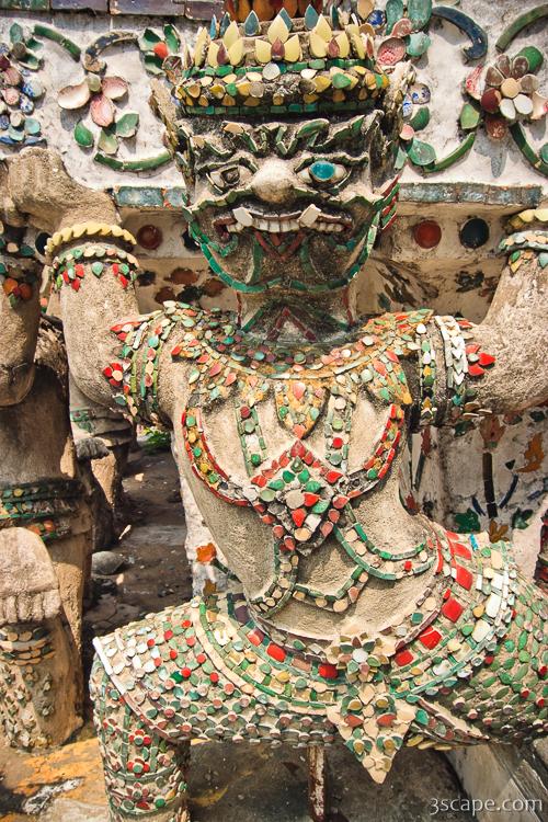 Khon figure holding up Wat Arun