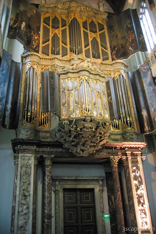 Famous pipe organ at New Church Inside the New Church (Nieuwe Kerk ...