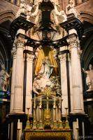 Enourmous columns on the altar
