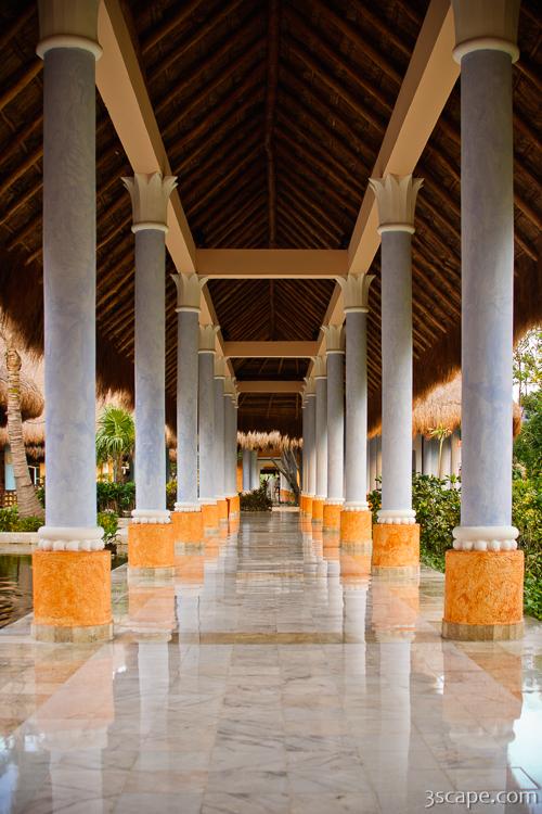 Walkway with columns - Iberostar Paraiso Del Mar