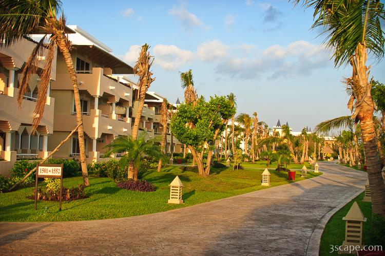 Walkway and room buildings at the Iberostar