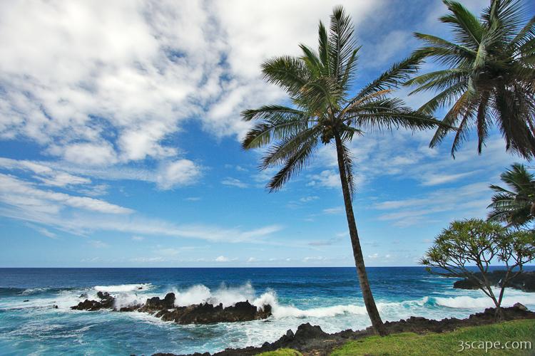 Honolulunui Bay near Nahiku, Maui Photograph by Adam Romanowicz