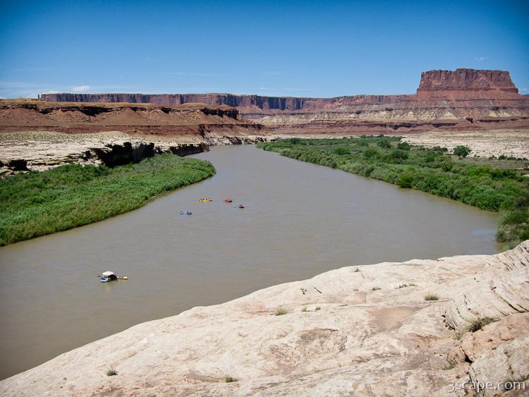 Rafting along the Green River