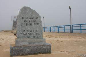 Memorial to those that died on this pier